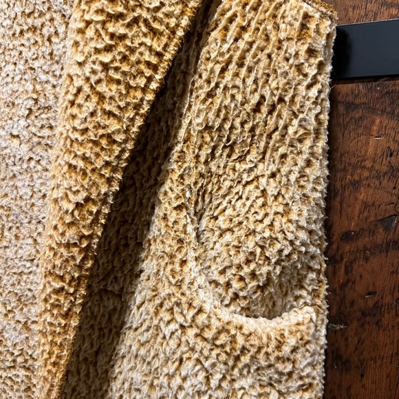 Love Tree Fleece Vest - Picture 3 of 6